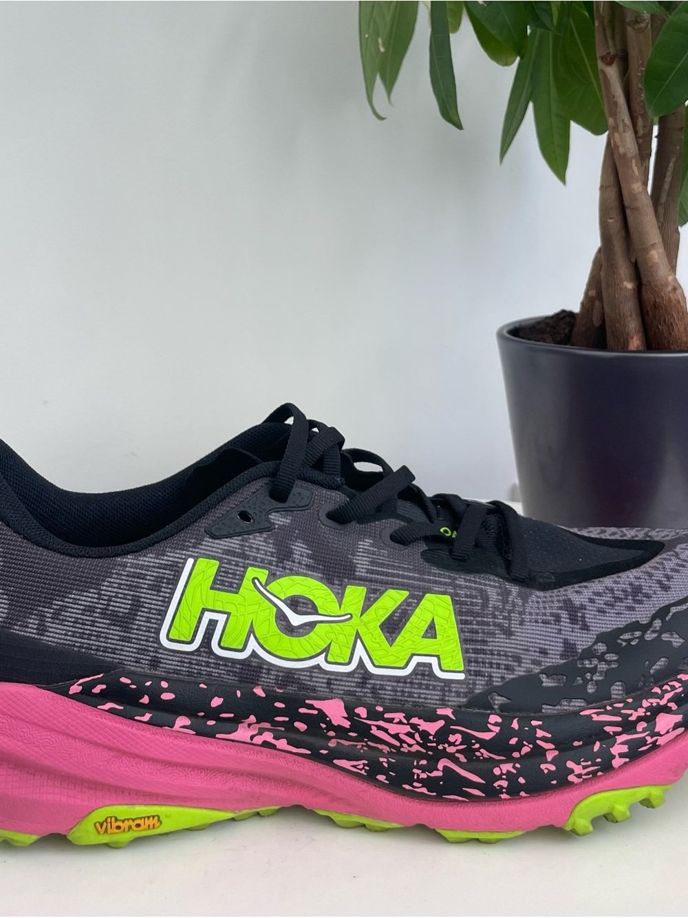 Men Size 10 Hoka One One Speedgoat 6 Black Neon Rose Running Shoes